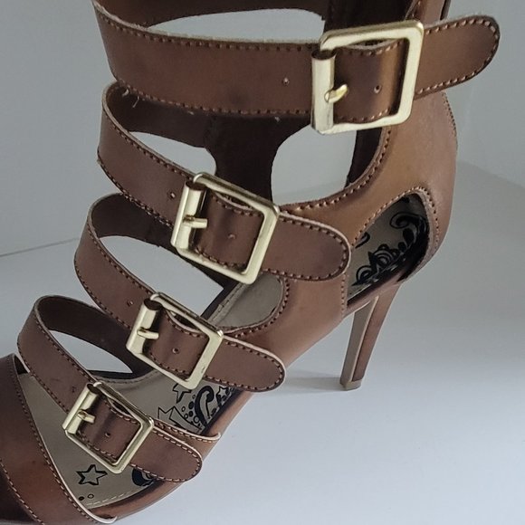 Brash Meridian Cognac/Brown Strapped Gold Buckled Sandals Size 6.5 - Picture 2 of 6